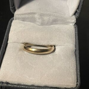 Elegant 14k Gold Women's Band Ring